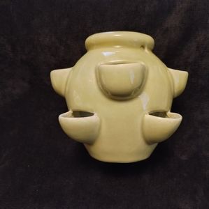 VTG. CAMARK  Artware Strawberry Pot